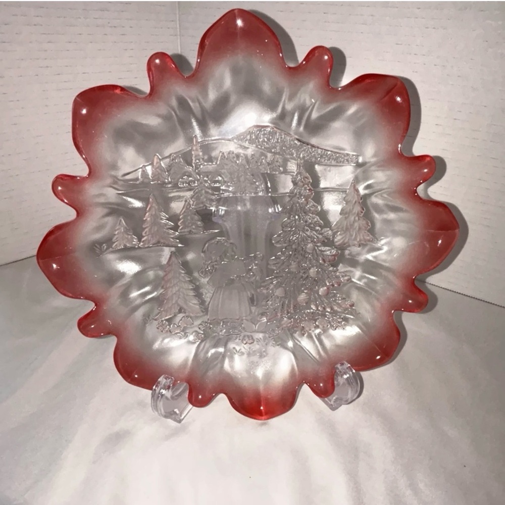 Mikasa Christmas Story Scene Bon Bon Crystal Etched Plate